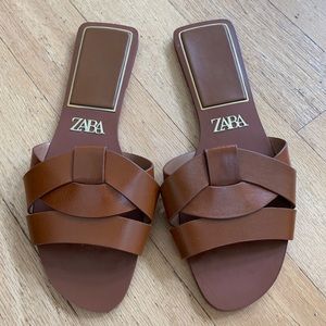 Zara Flat crossed leather Sandals Sz 38/Sz7.5